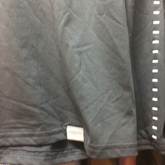 Under Armour 1/4 zip pullover - Picture 3 of 7